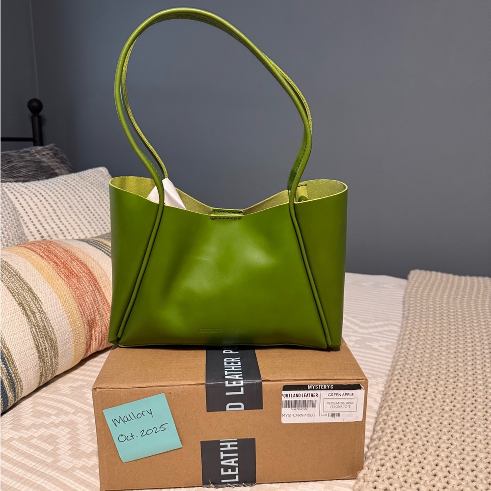 Portland Leather Apple Green Tote 🦄